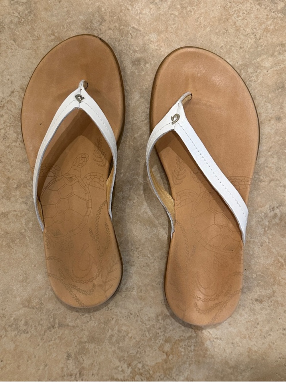 OluKai Honu Women's White Flip Sandals